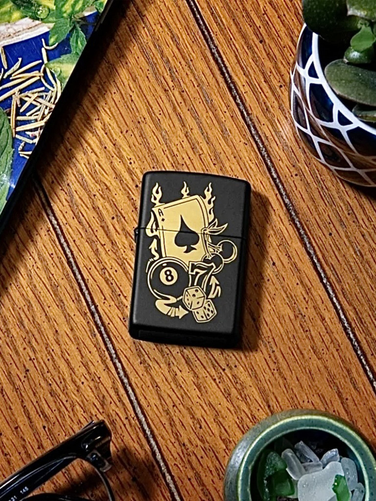 Зажигалка бензиновая ZIPPO 49257 Gambling