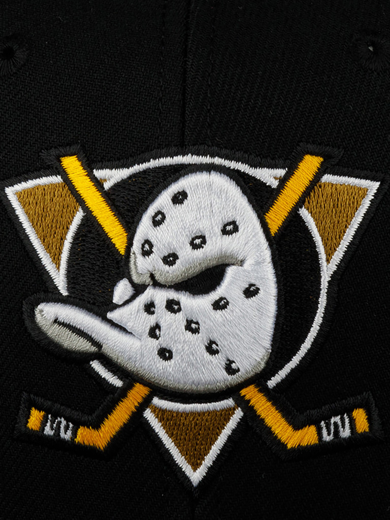 Бейсболка с прямым козырьком MITCHELL NESS HHSS6743-ADUYYPPPBLCK Anaheim Ducks NHL (черный)