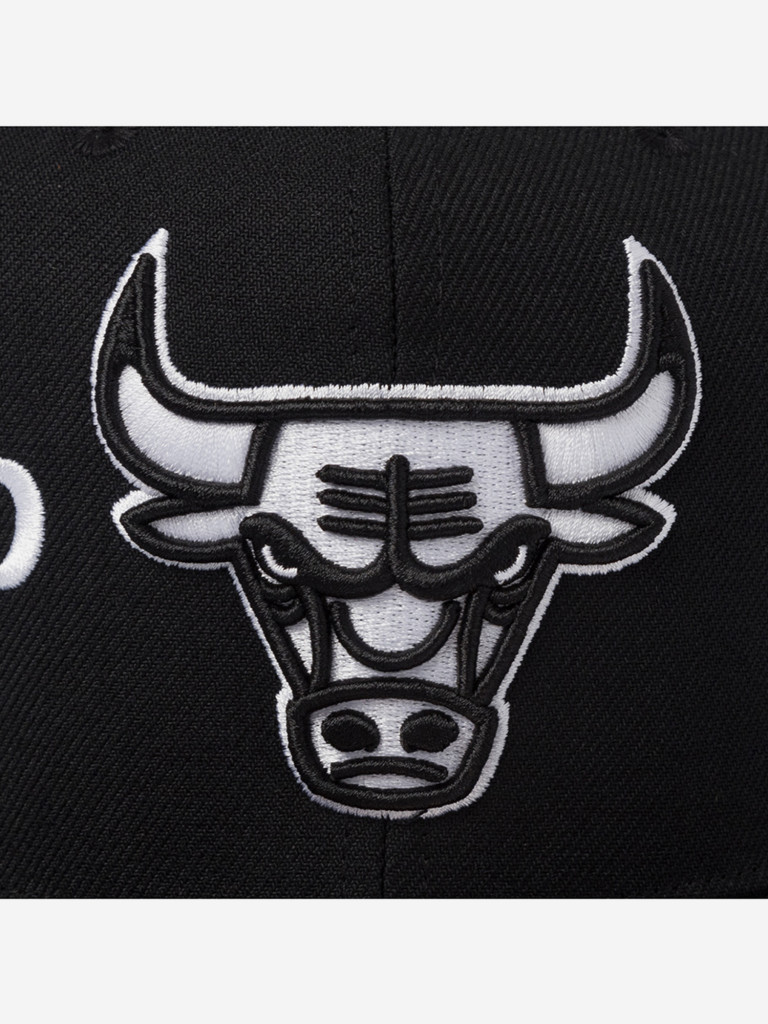 Бейсболка с прямым козырьком MITCHELL NESS HS12818-CBUBLCK Chicago Bulls NBA