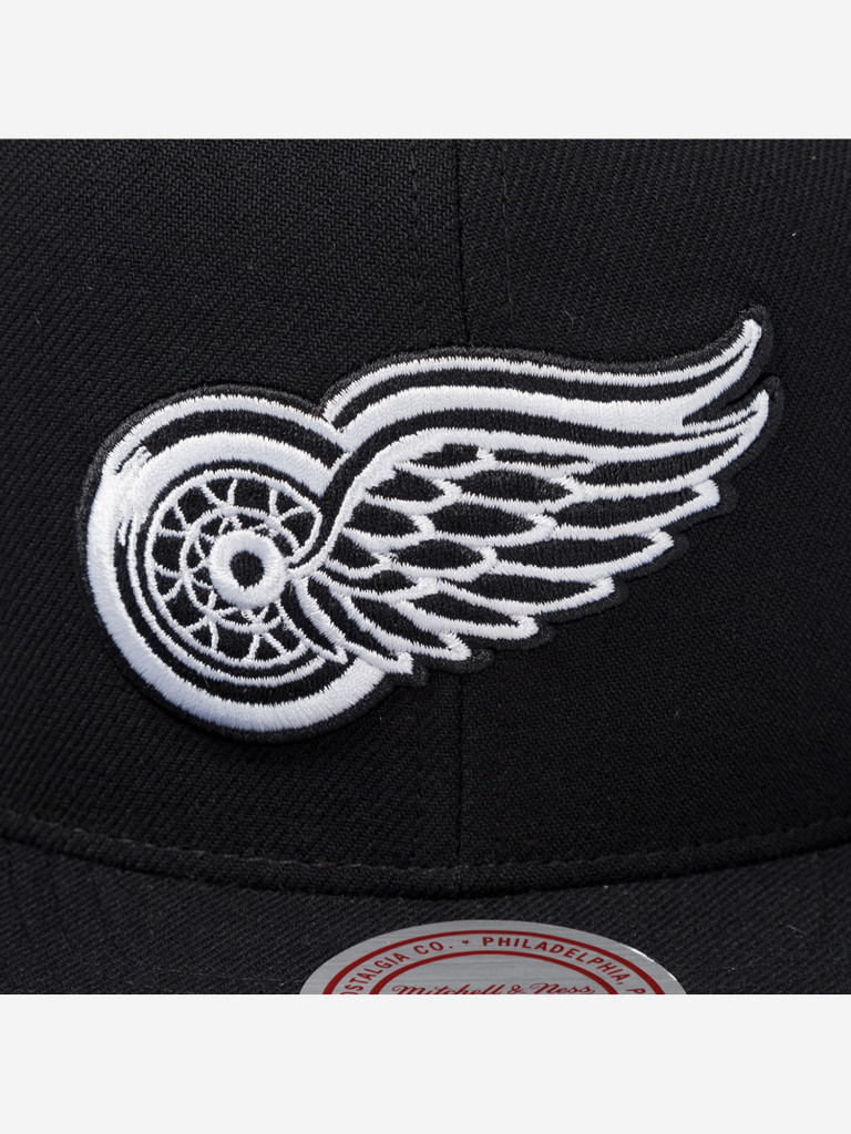 Бейсболка с прямым козырьком MITCHELL NESS HS8545-DRWBLCK Detroit Red Wings NHL (черный)