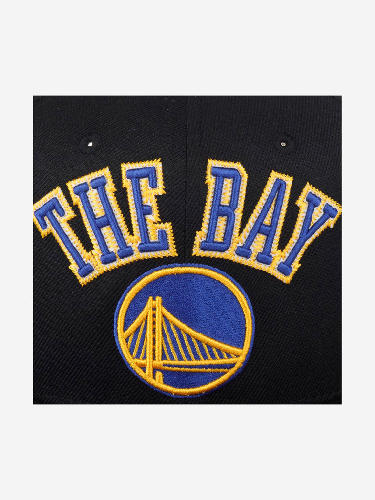Бейсболка с прямым козырьком MITCHELL NESS HHSS1100-GSWYYPPPBLCK Golden State Warriors NBA (черный)