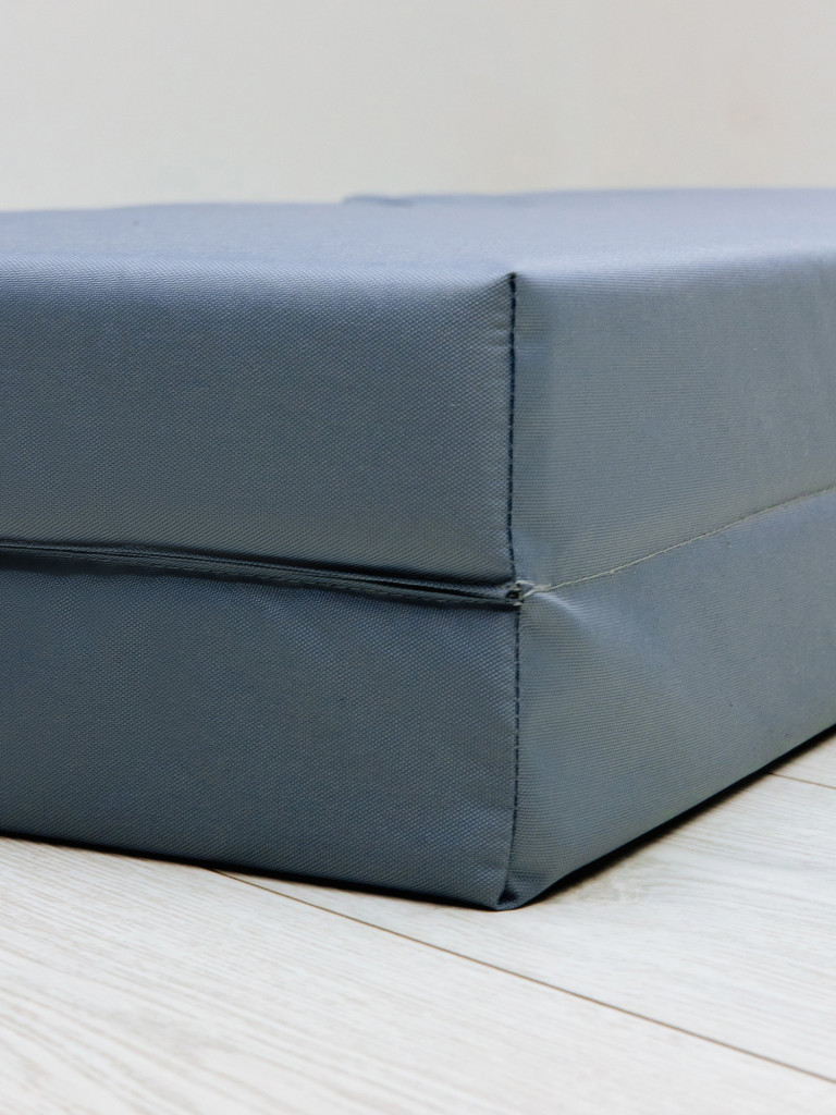 Мат с выемками для шведской стенки 100х100х8 см складной детский ROMANA