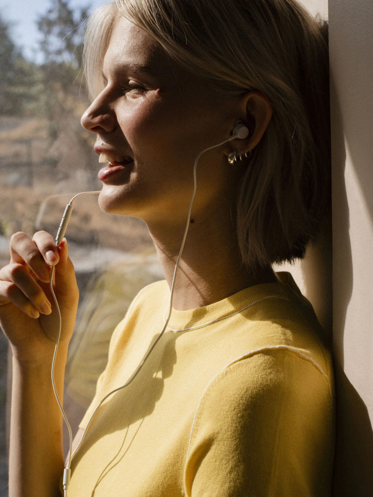 Проводные наушники Sudio V3 Wired Earbuds со встроенным микрофоном, чвет: белый