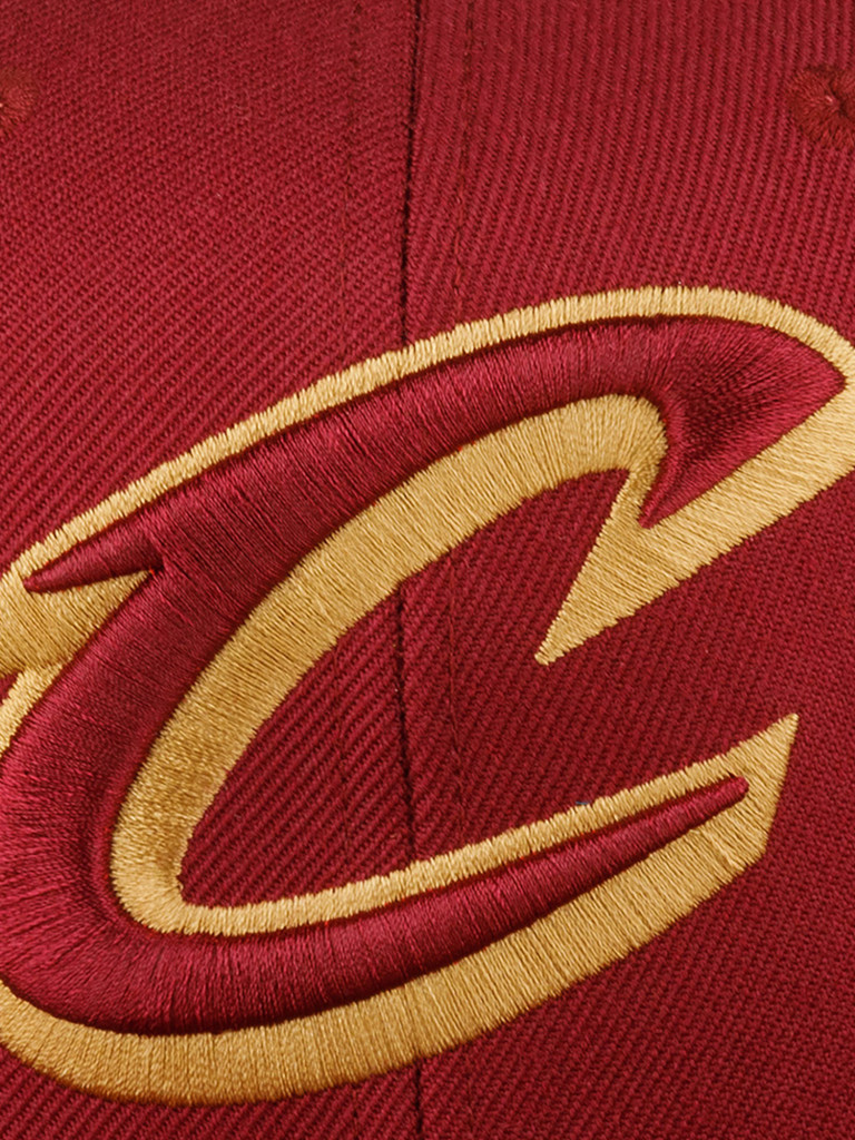 Бейсболка с прямым козырьком MITCHELL NESS HHSS3256-CCAYYPPPDKRD Cleveland Cavaliers NBA (малиновый)