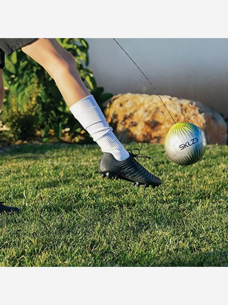 Мяч тренажер на резинке для отработки ударов и пасов SKLZ электрик лайм