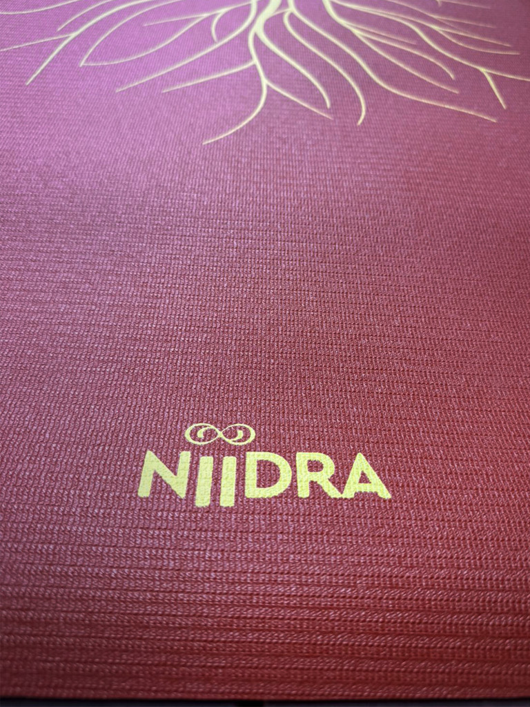 Коврик для йоги NiiDRA Затмение красный