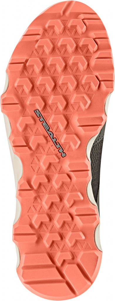 Ботинки утепленные женские adidas Terrex Voyager