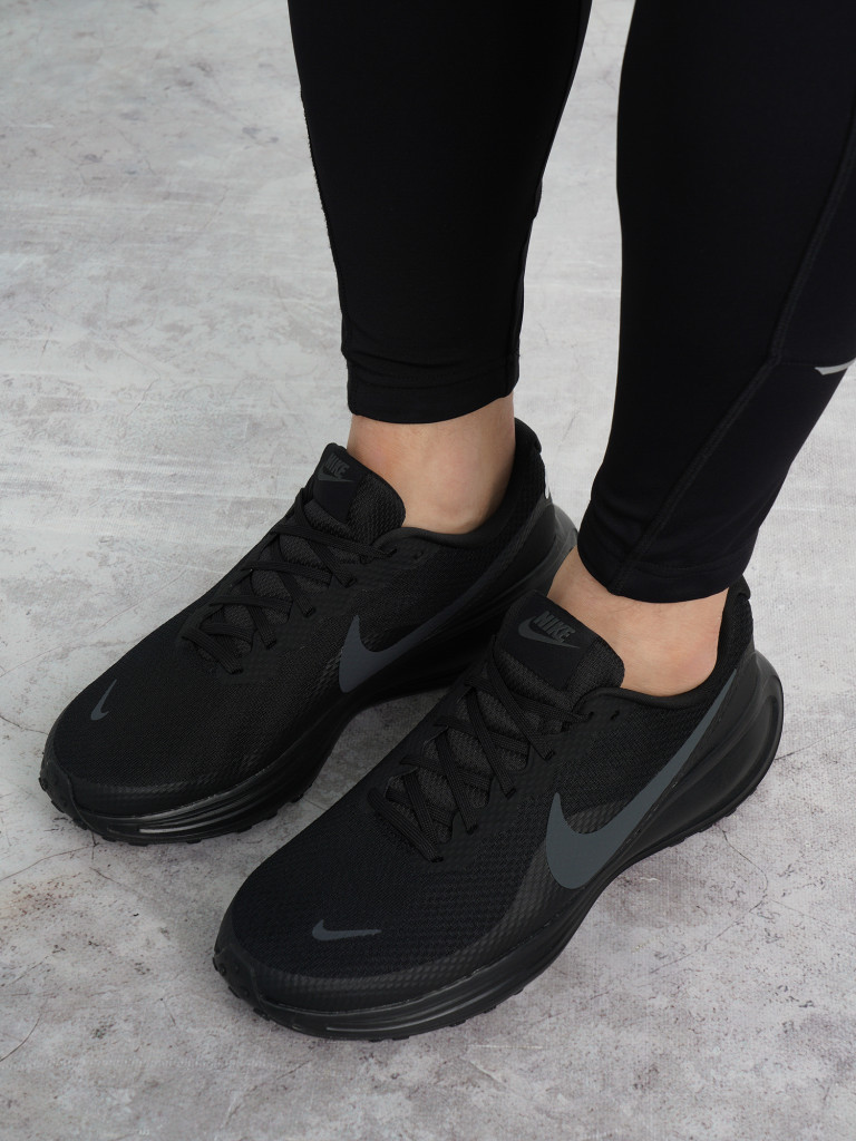 Кроссовки мужские Nike Revolution 8