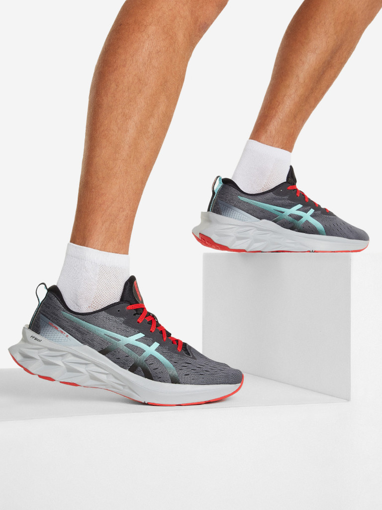 Кроссовки мужские ASICS Novablast 2