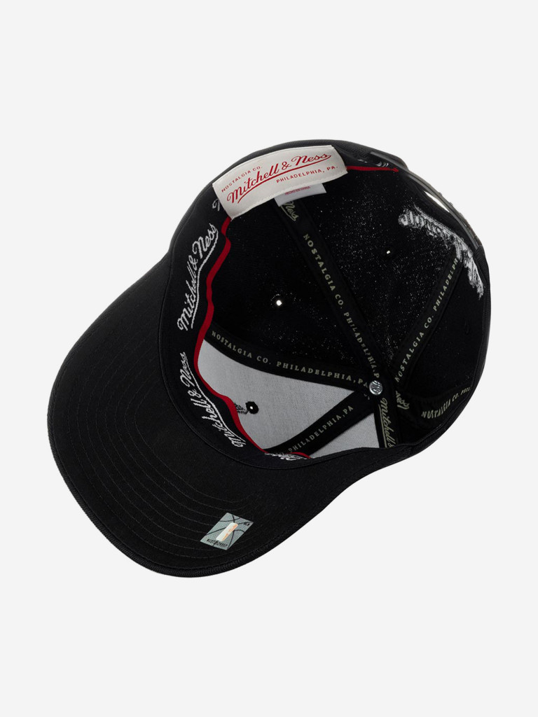 Бейсболка MITCHELL NESS HHSSINTL101-CBUYYPPPBLCK Chicago Bulls NBA (черный)