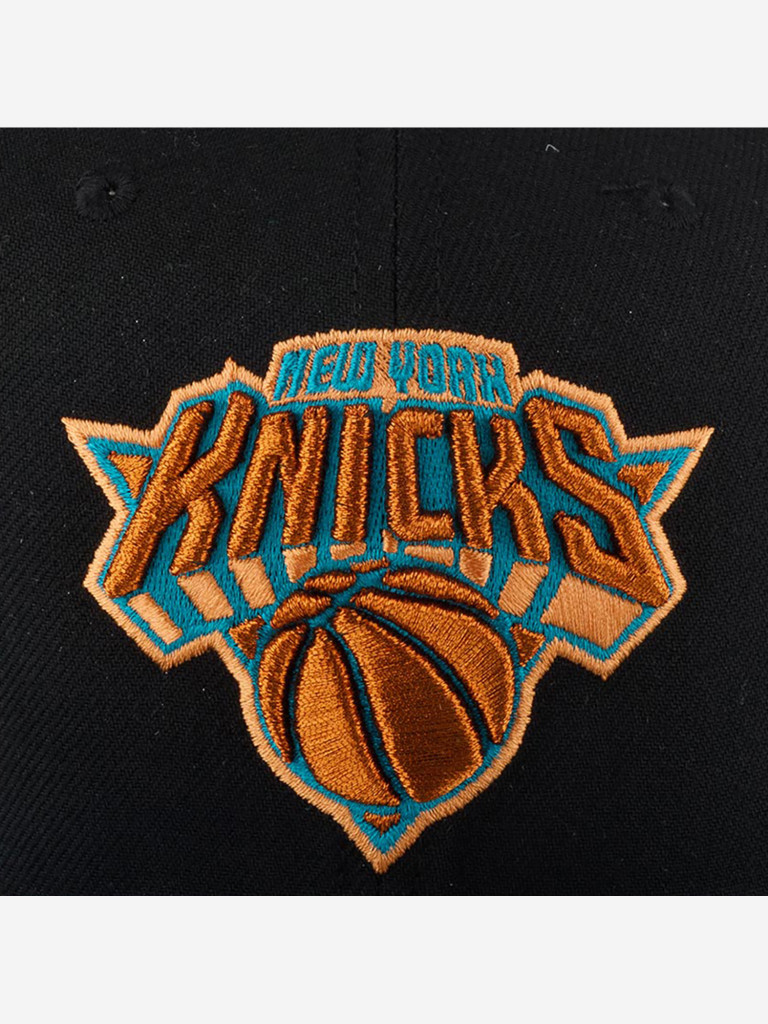 Бейсболка с прямым козырьком MITCHELL NESS HHSS5740-NYKYYPPPBKTL New York Knicks NBA