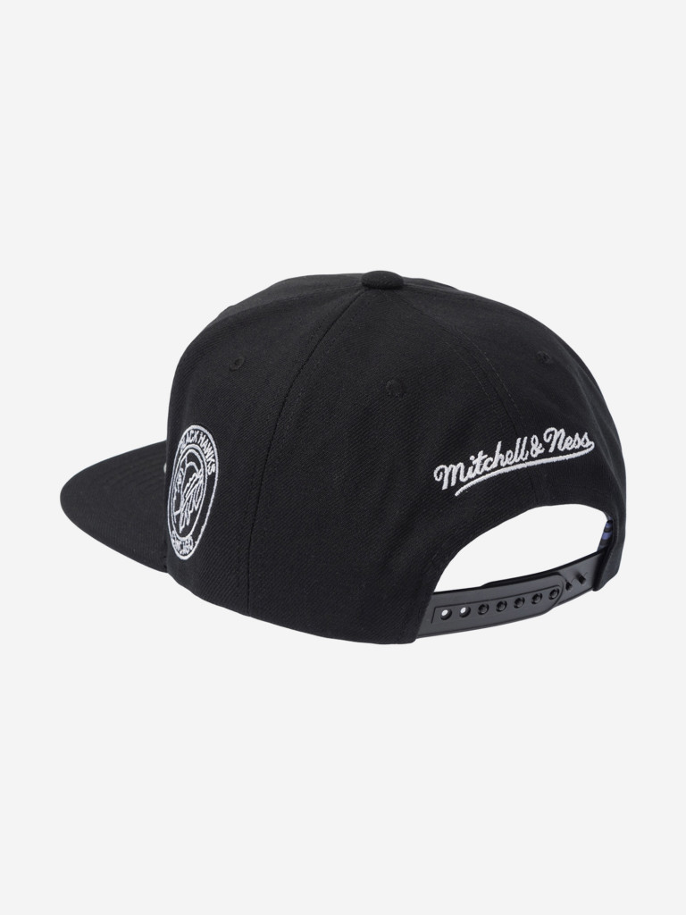 Бейсболка с прямым козырьком MITCHELL NESS HS11482-CBHBLCK Chicago Blackhawks NHL (черный)