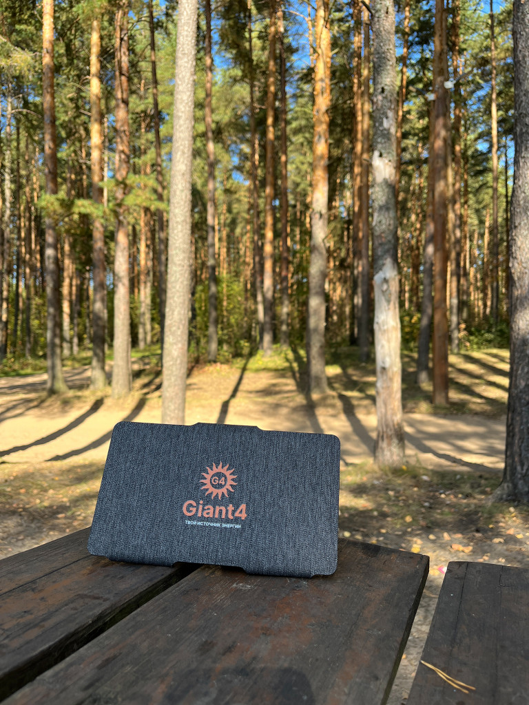 Портативная солнечная батарея GiantSolar S для зарядки телефона 10W 5v