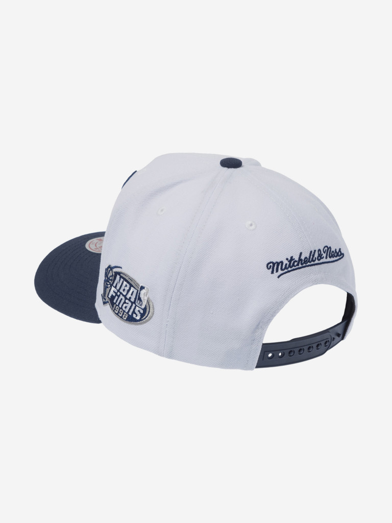 Бейсболка MITCHELL NESS HP13830-CBUWHIT Chicago Bulls NBA