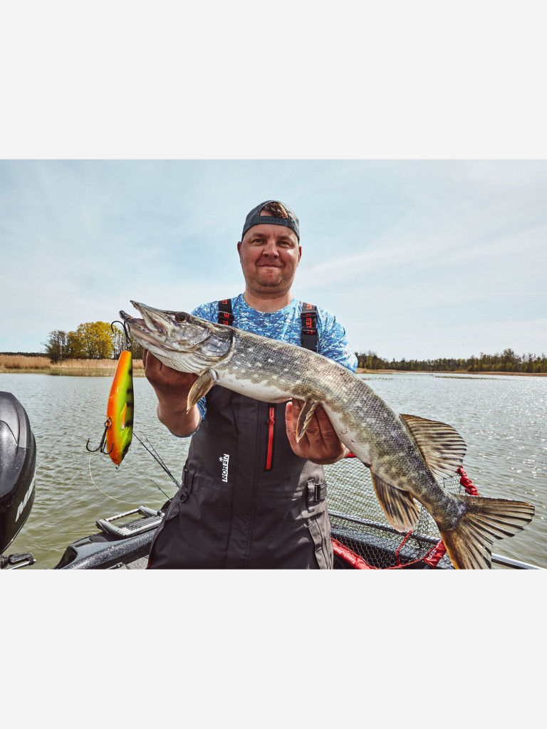 Воблер LUCKY JOHN BBS Original ARROW JERK F 015 см, джерк для крупного хищника