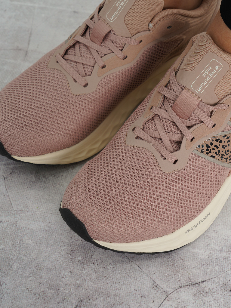 Кроссовки женские New Balance Arishi