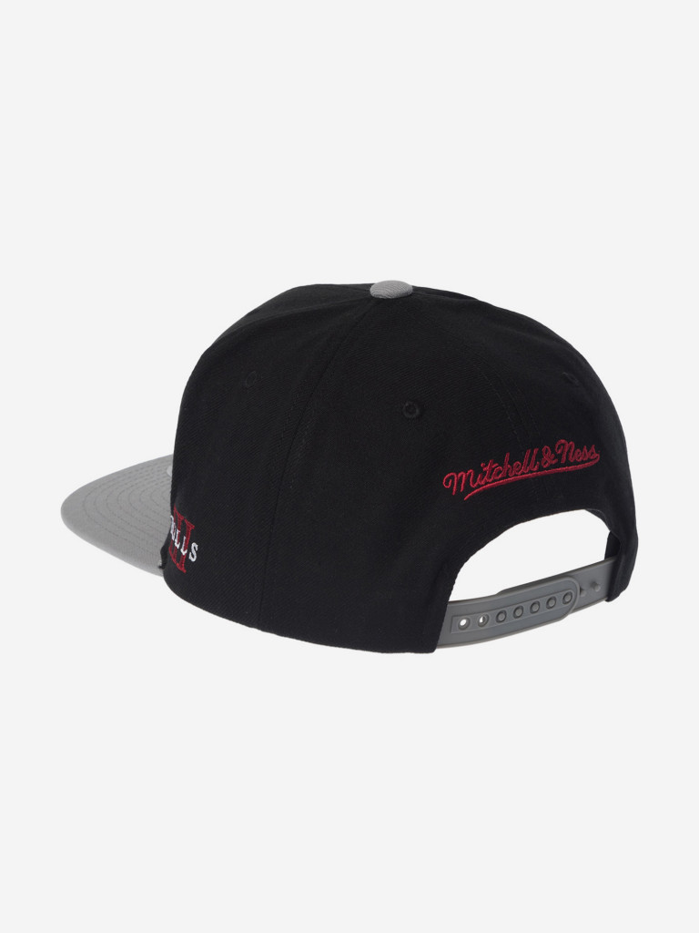 Бейсболка с прямым козырьком MITCHELL NESS HHSS6746-CBUYYPPPBKGY Chicago Bulls NBA (черный)