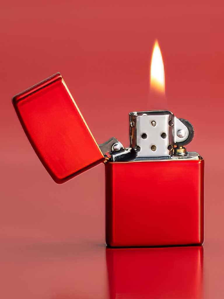 Зажигалка бензиновая ZIPPO 49475 Classic Metallic Red