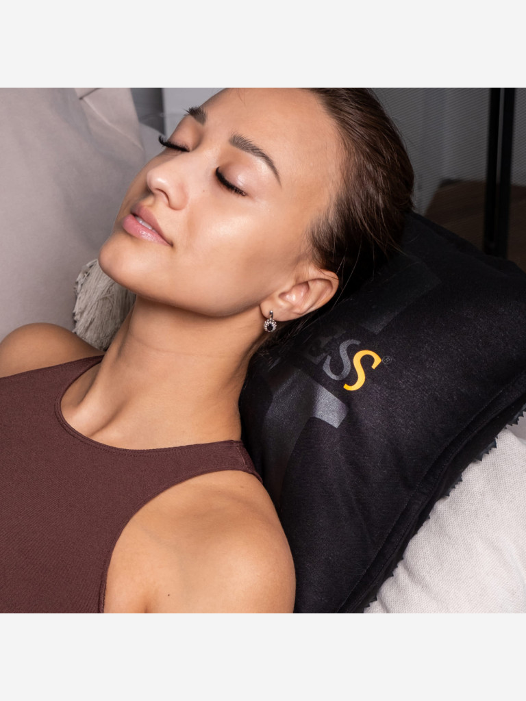 Акупунктурная массажная подушка роликовая GESS Decora, декоративная форма, подогрев, съемный акупунктурный чехол