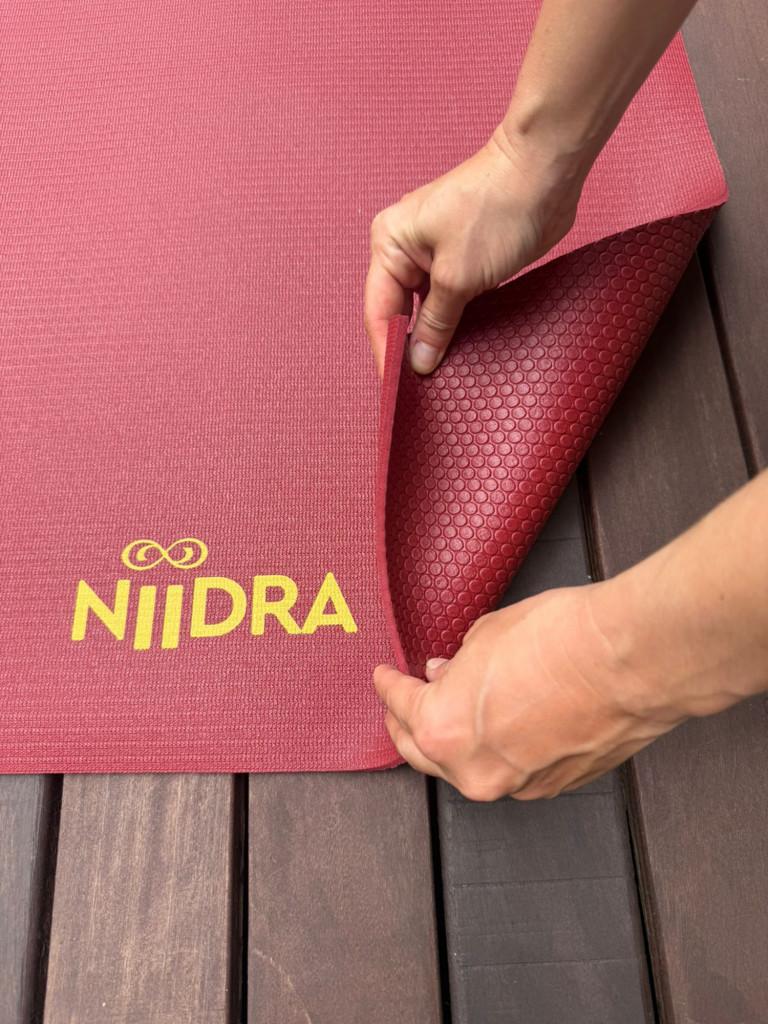 Коврик для йоги NiiDRA Затмение красный