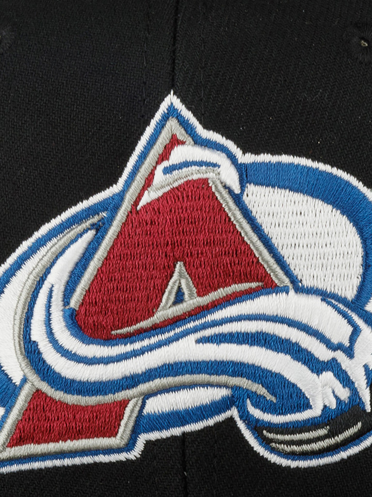 Бейсболка MITCHELL NESS HHSS6644-CAVYYPPPBLCK Colorado Avalanche NHL (черный)