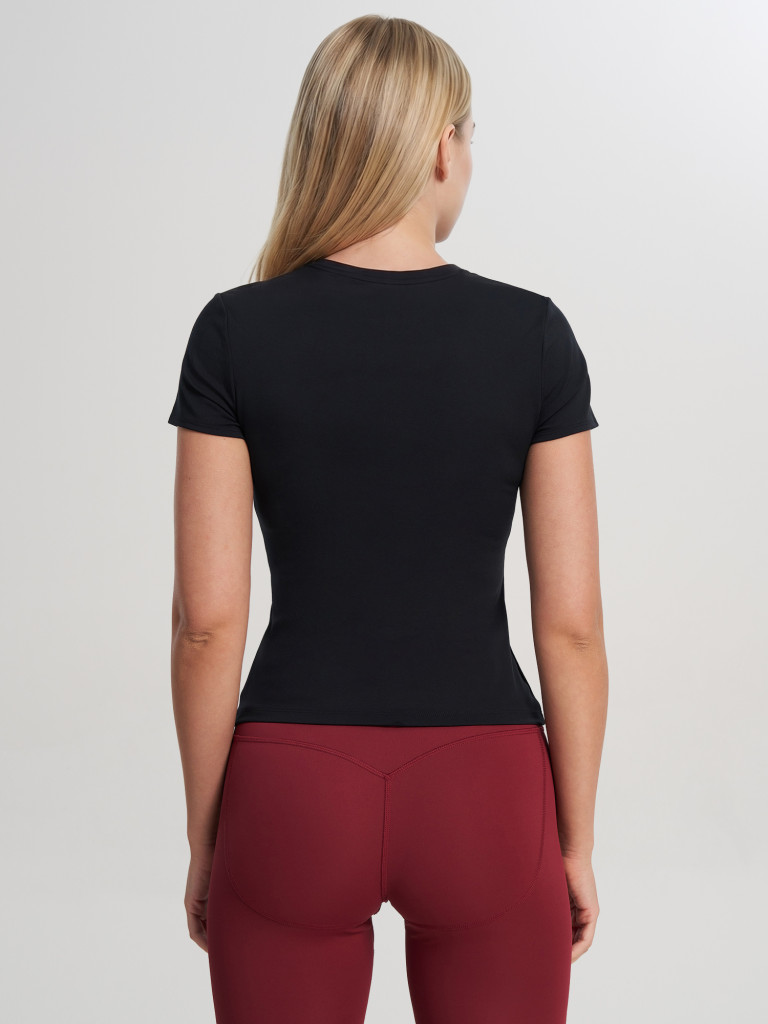 Футболка женская Under Armour Motion Fitted