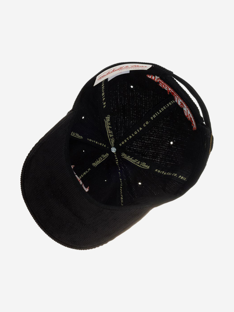 Бейсболка MITCHELL NESS HLUX4800-CBUYYPPPBLCK Chicago Bulls NBA (черный)