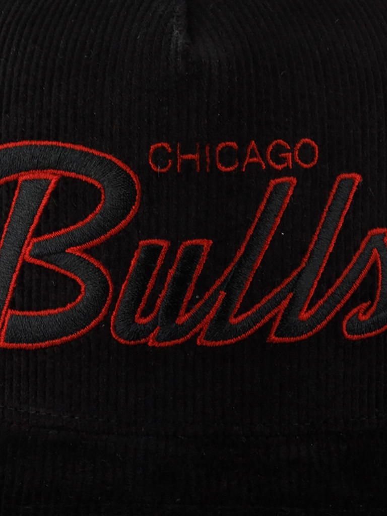Бейсболка с сеточкой MITCHELL NESS HHSS6002-CBUYYPPPBLCK Chicago Bulls NBA (черный)