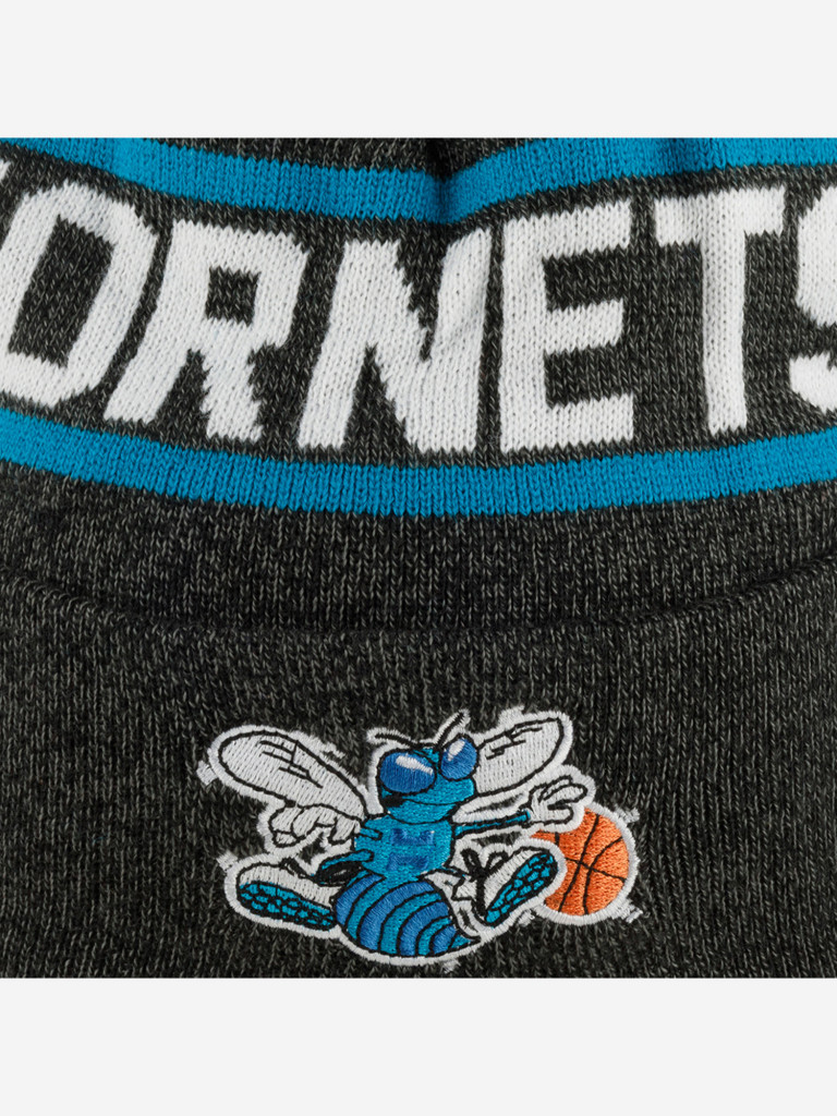 Шапка с помпоном MITCHELL NESS KTPCSH21038-CHOBKTL Charlotte Hornets NBA (черный)
