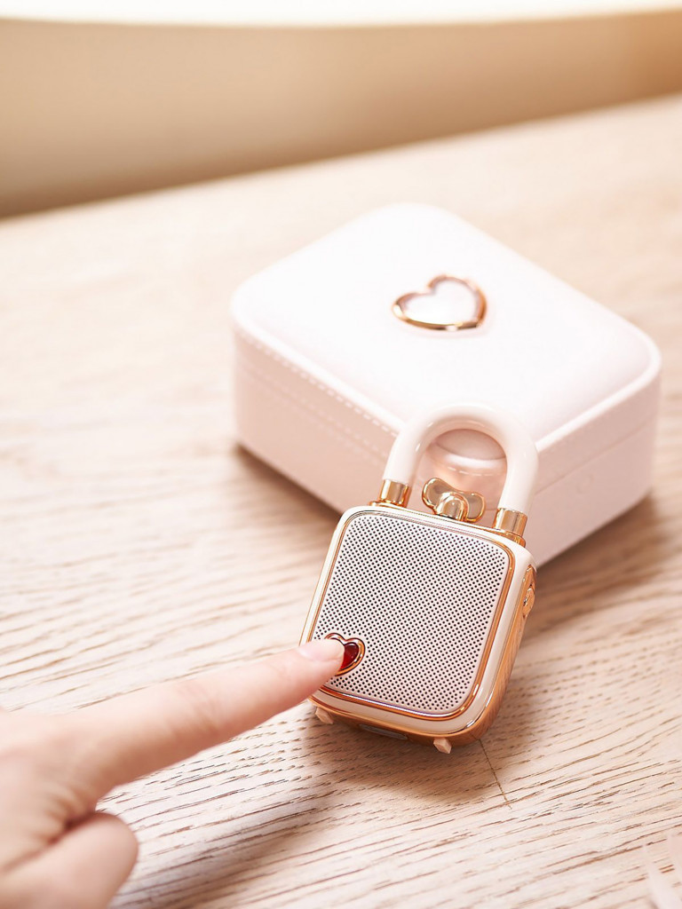 Беспроводная колонка Divoom LoveLock