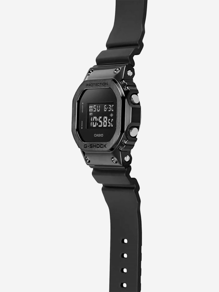 Спортивные часы CASIO G-SHOCK GM-5600UB-1E