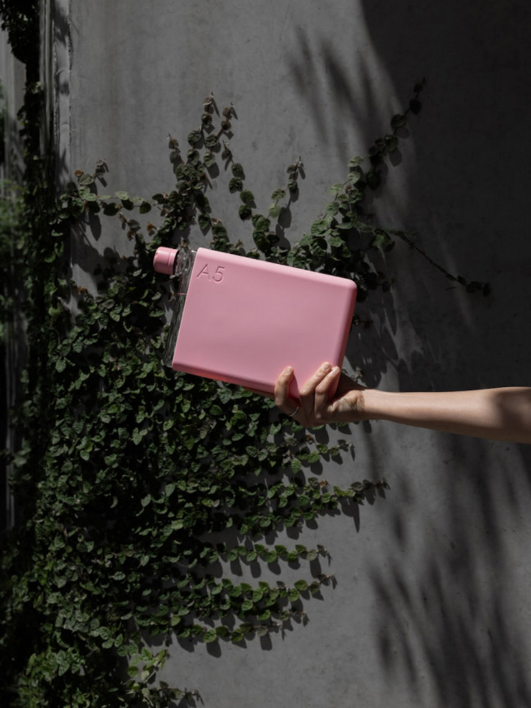 Бутылка с силиконовым чехлом Memobottle A5, светло-розовый