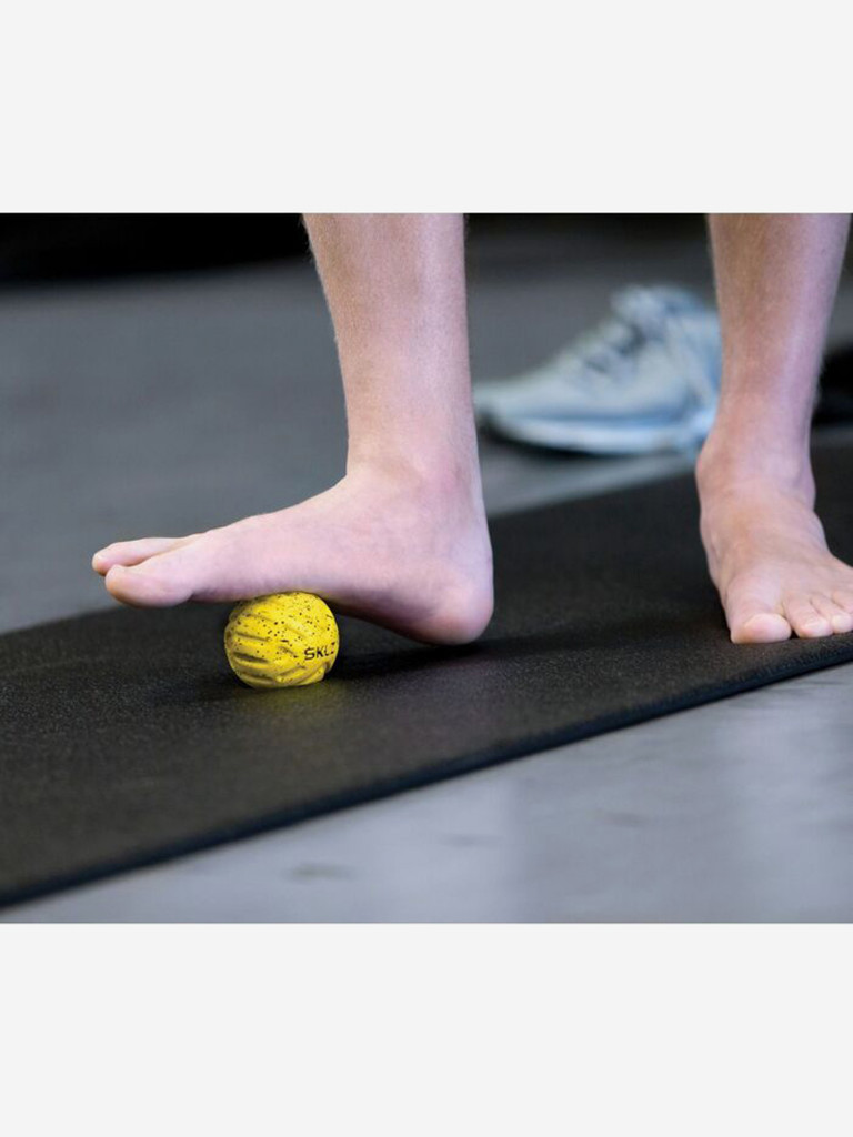 Массажный мяч для ступней, рельефный SKLZ желтый, 6,5 см