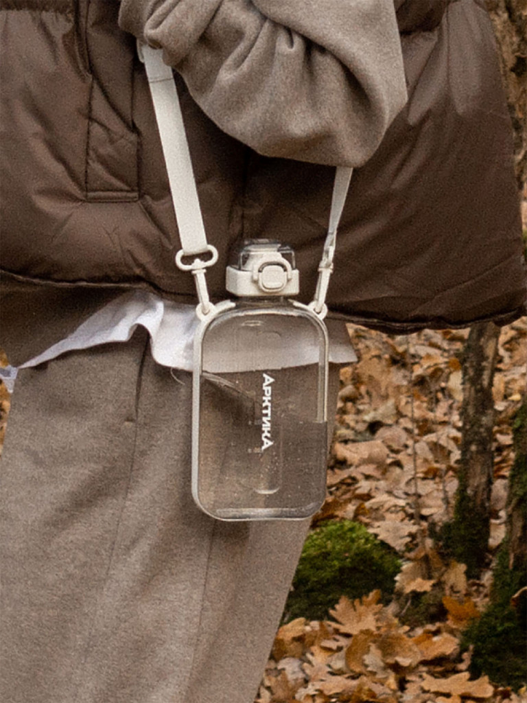 Бутылка тритановая 750 мл с регулируемым ремешком, снег