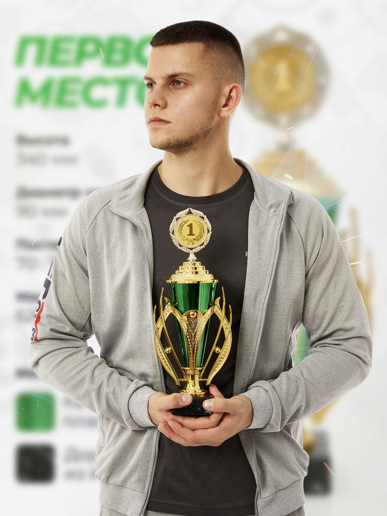 Кубок для награждения за 1 место зеленого цвета
