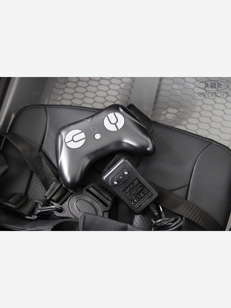 Детский электромобиль RIVERTOYS BMW M4 (A004AA) серый