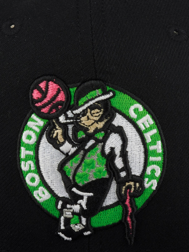 Бейсболка с прямым козырьком MITCHELL NESS HHSS5762-BCEYYPPPBLCK Boston Celtics NBA (черный)
