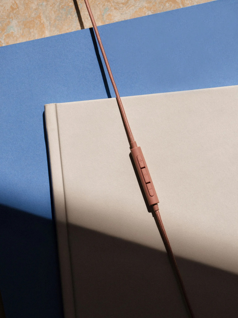 Проводные наушники Sudio V3 Wired Earbuds со встроенным микрофоном, чвет: розовый