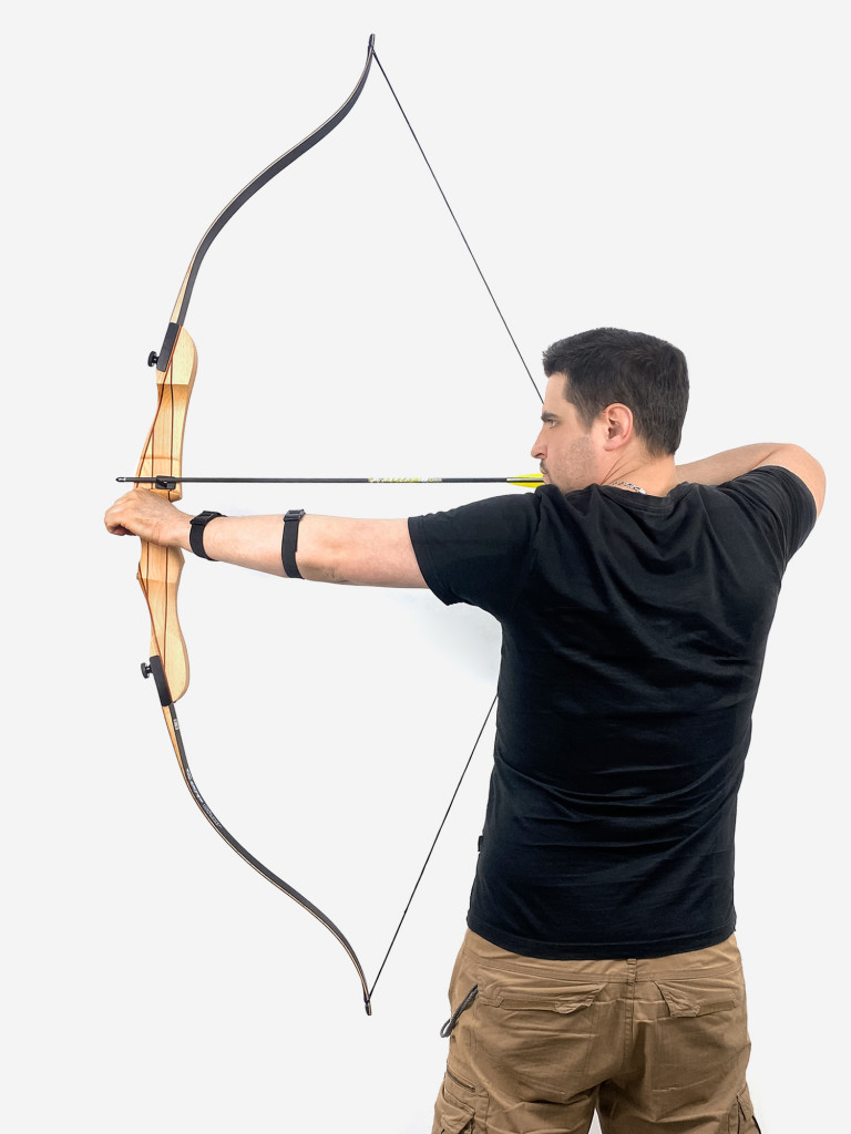 Лук рекурсивный Centershot Classic 68" (черные плечи) 26#