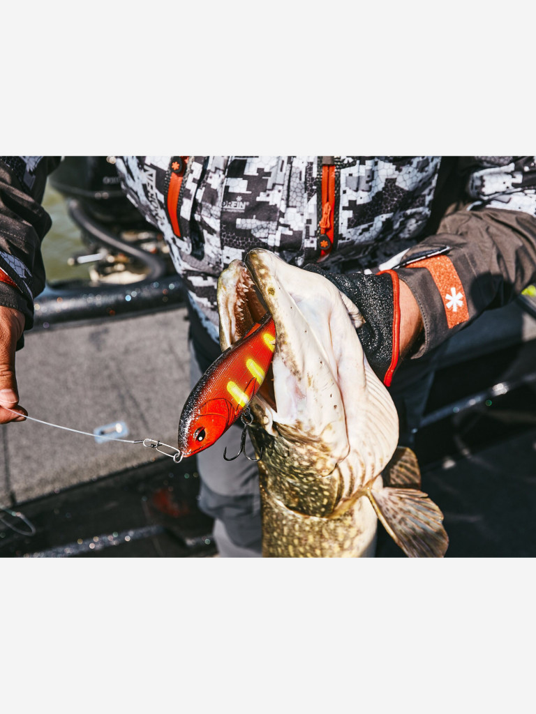 Воблер LUCKY JOHN BBS Original ARROW JERK S 015 см, джерк для крупного хищника