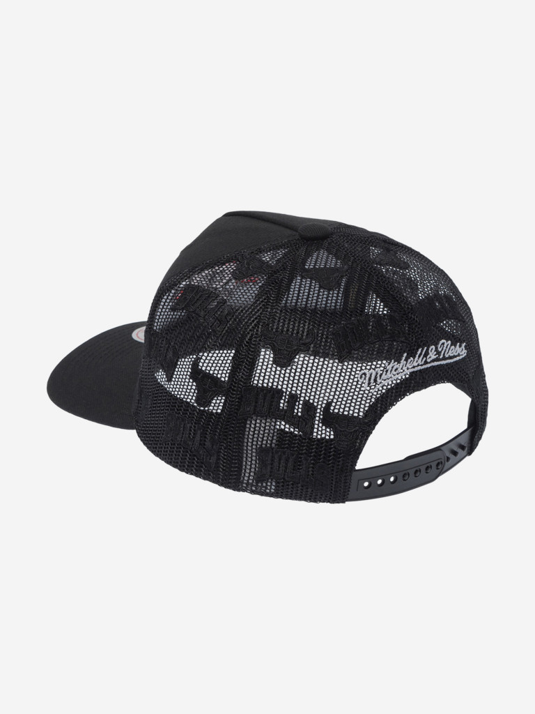 Бейсболка с сеточкой MITCHELL NESS HHSS7632-CBUYYPPPBLCK Chicago Bulls NBA