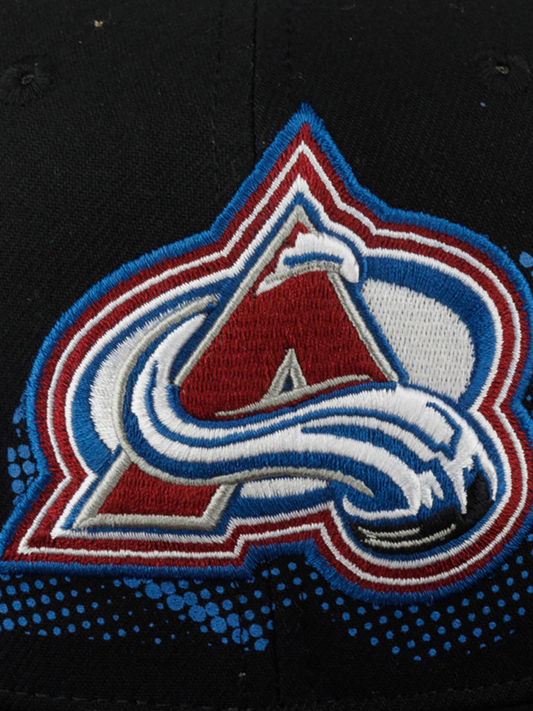 Бейсболка с прямым козырьком MITCHELL NESS HHSS6085-CAVYYPPPBLCK Colorado Avalanche NHL (черный)