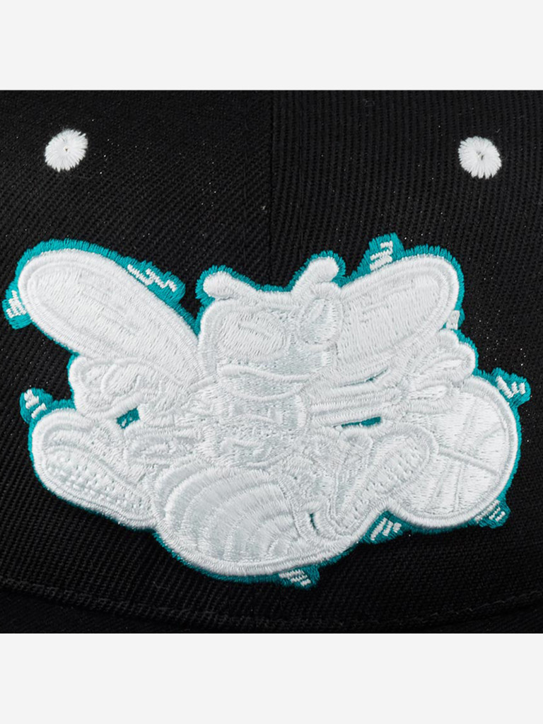 Бейсболка с прямым козырьком MITCHELL NESS 6HSSMM20253-CHOBLCK Charlotte Hornets NBA