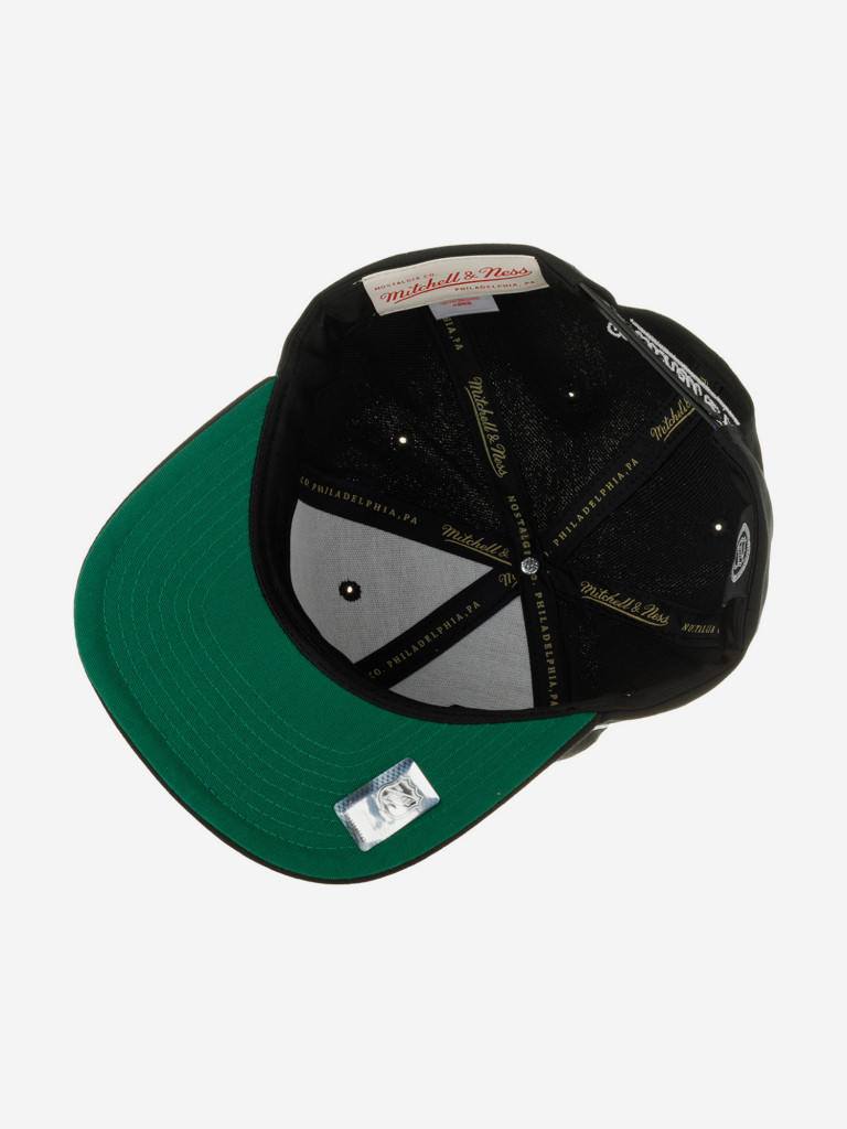 Бейсболка с прямым козырьком MITCHELL NESS HHSS6743-CBHYYPPPBLCK Chicago Blackhawks NHL (черный)