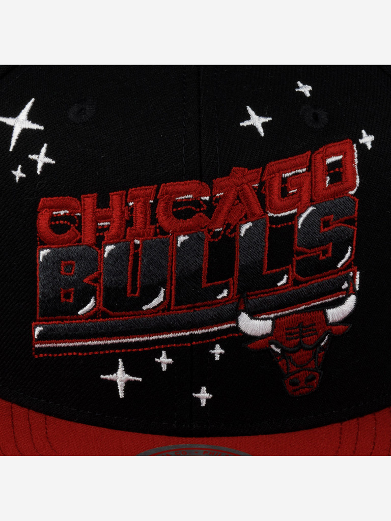 Бейсболка с прямым козырьком MITCHELL NESS HHSS5757-CBUYYPPPBLCK Chicago Bulls NBA