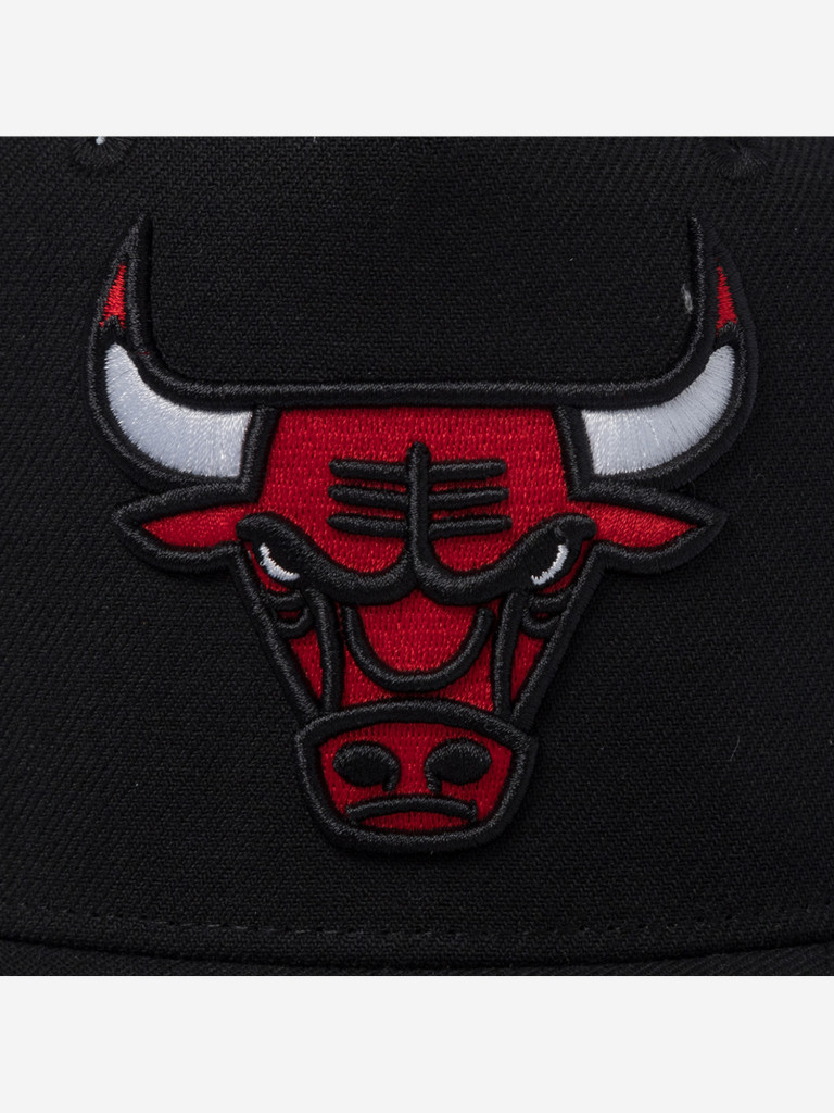 Бейсболка с сеточкой MITCHELL NESS HHSS7632-CBUYYPPPBLCK Chicago Bulls NBA