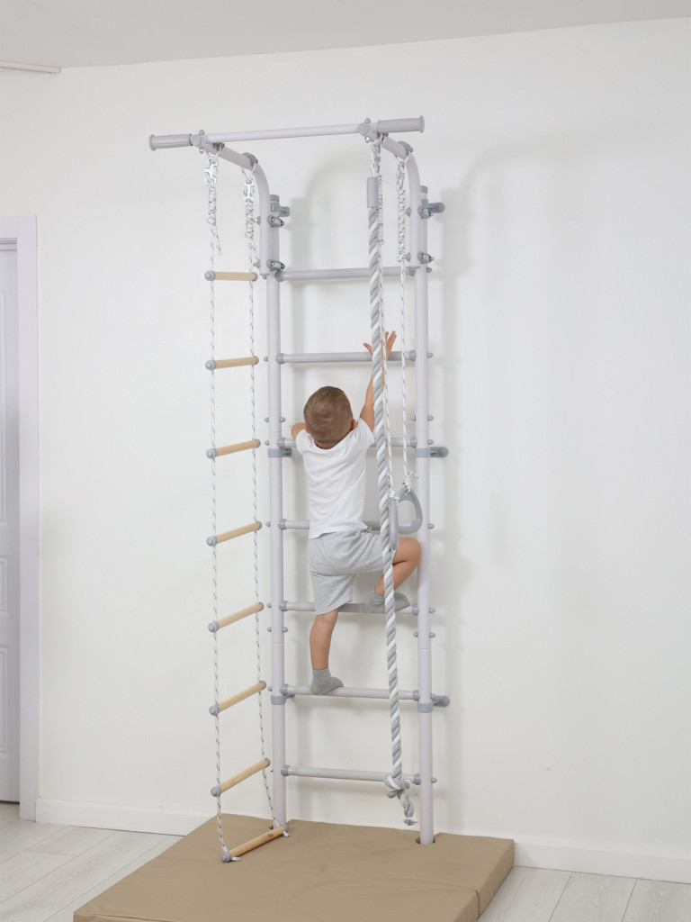 Мат с выемками для шведской стенки 100х100х8 см складной детский ROMANA