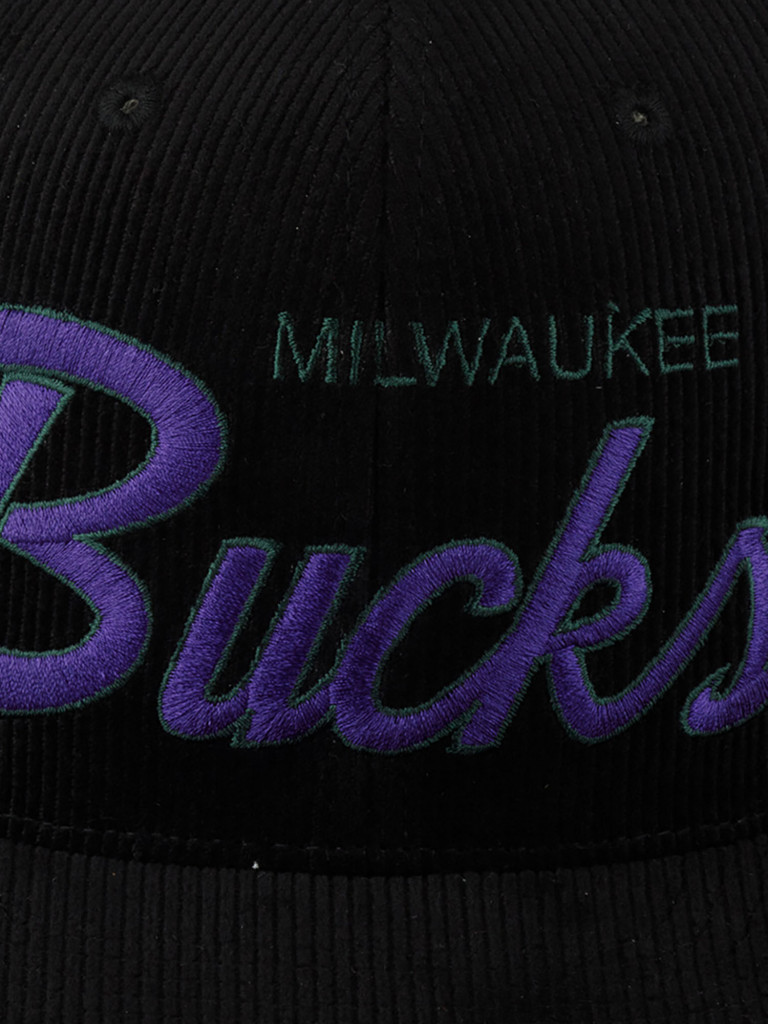 Бейсболка с прямым козырьком MITCHELL NESS HHSS4797-MBUYYPPPBLCK Milwaukee Bucks NBA (черный)