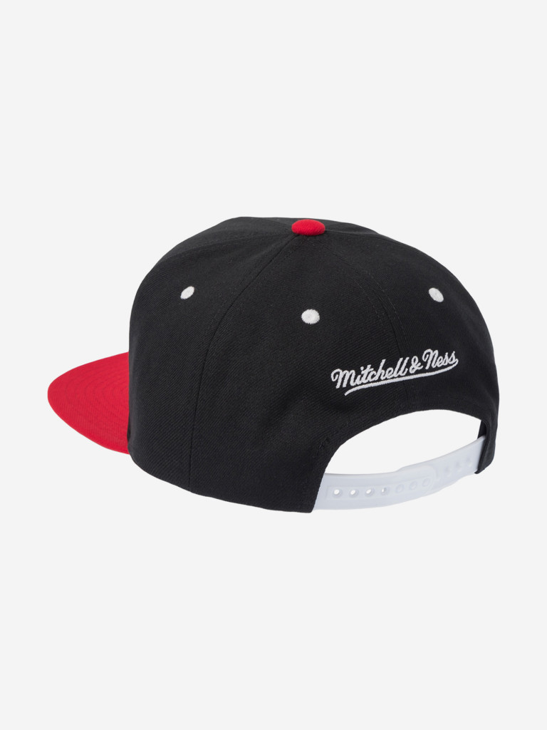 Бейсболка с прямым козырьком MITCHELL NESS HS11183-CBUBLCK Chicago Bulls NBA (черный)