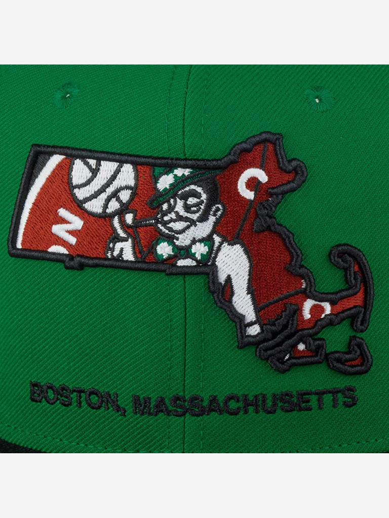 Бейсболка с прямым козырьком MITCHELL NESS HHSS3459-BCEYYPPPGNBK Boston Celtics NBA